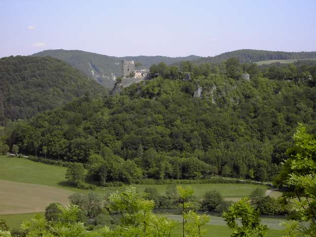 Streitberg: Blick von der Streitburg zur Ruine Neideck (Bild 20004)