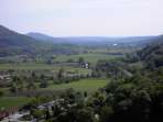 Blick von der Streitburg nach Ebermannstadt (im Hintergrund das Walberla)