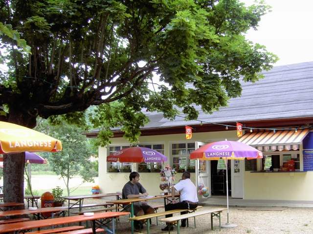 Streitberg: Der Biergarten beim Streitberger Freibad (Bild 20022)