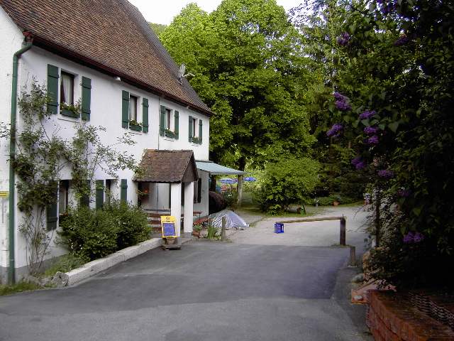 von Muggendorf zur Sachsenmühle: Der Biergarten an der Sachsenmühle (Bild 62030)