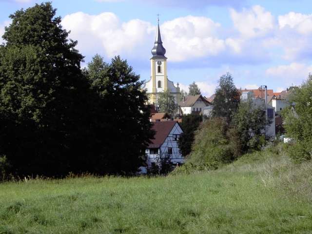 von Waischenfeld nach Hollfeld: Blick auf Hollfeld mit der Kirche "Mari Himmelfahrt" (Bild 65036)