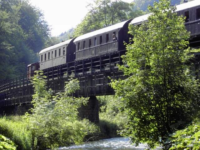 Dampfbahn Fränkische Schweiz: Zug der DFS auf der Hindenburg-Brücke (Bild 71008)