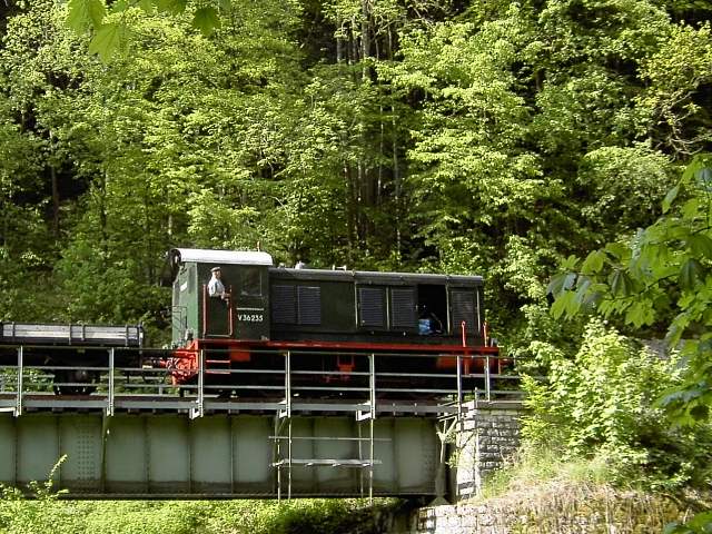 Dampfbahn Fränkische Schweiz: Diesellok der Baureihe V36 auf der Hindenburg-Brücke (Bild 71011)