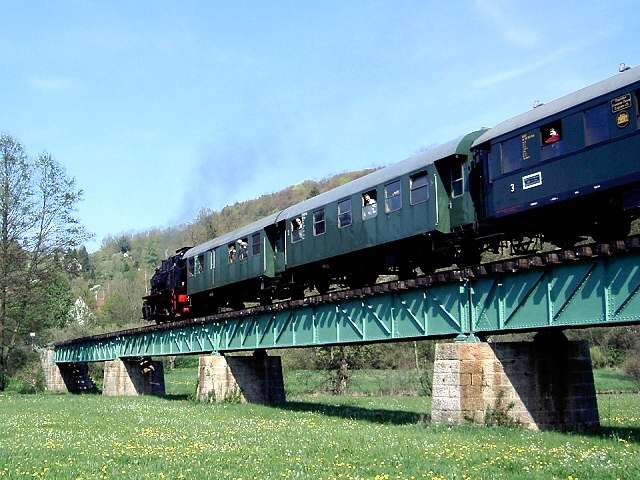 DFS-Saison-Auftakt am 01.05.2005: Dampflok ELNA 6 auf der Wiesentbrcke bei Streitberg (Bild 73009)