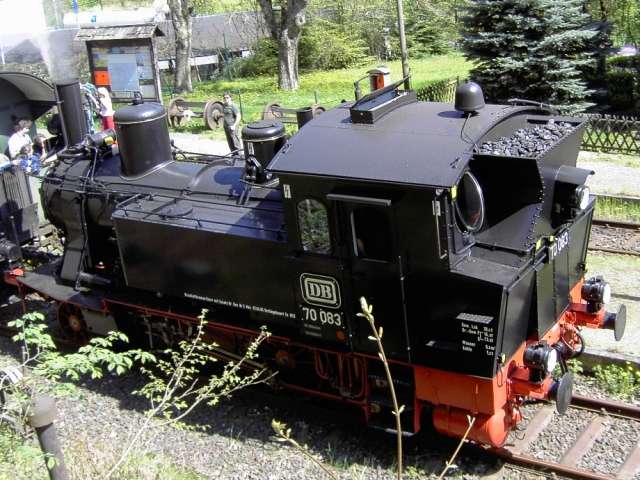 DFS-Saison-Auftakt am 01.05.2005: Dampflok 70083 des BLV im Bahnhof Muggendorf (Bild 73010)