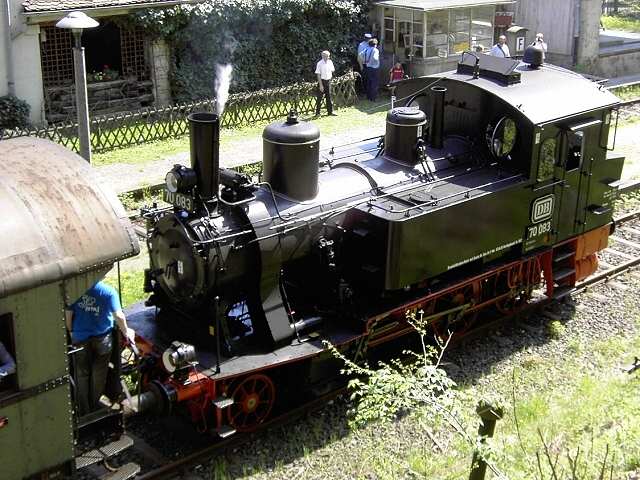 DFS-Saison-Auftakt am 01.05.2005: Dampflok 70083 des BLV im Bahnhof Muggendorf (Bild 73011)