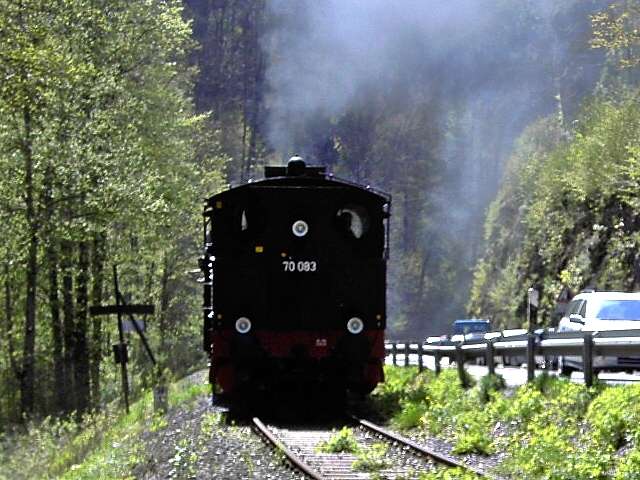 DFS-Saison-Auftakt am 01.05.2005: Dampflok 70083 des BLV kurz vor Behringersmhle (Bild 73018)