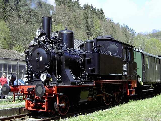 DFS-Saison-Auftakt am 01.05.2005: Dampflok 70083 des BLV im Bahnhof Behringersmhle (Bild 73019)