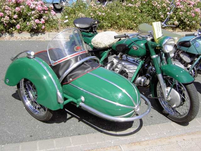 DFS-Oldtimer-Treffen am 16.07.2006: Motorrad Zndapp KS 601 "Grner Elefant" mit Beiwagen (Bild 74054)