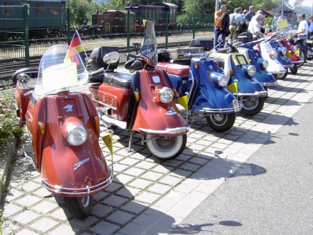 DFS-Oldtimer-Treffen am 16.07.2006: Motorrollerparade Heinkel Tourist (Bild 74055)