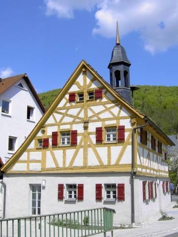 Wandern an der Trubach: Fachwerkhaus in Unterzaunsbach (Bild 81045)