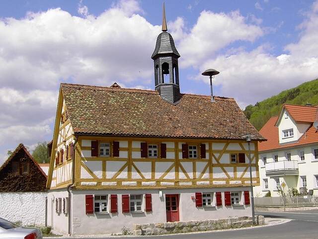 Wandern an der Trubach: Fachwerkhaus in Unterzaunsbach (Bild 81046)