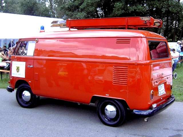 Heiligenstadt: Oldtimer-Treffen: VW T 1 Baujahr 1964 der FFW Hedorf (Bild 82070)