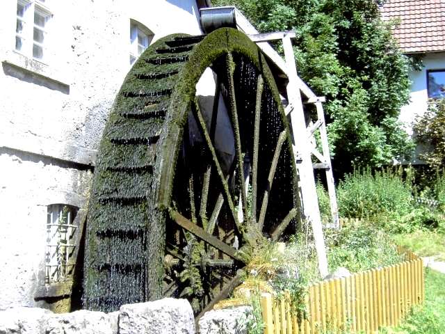 Wandern an der Leinleiter: Das Mhlrad der Heroldsmhle, zweitgrtes Mhlrad in Franken (Bild 82103)